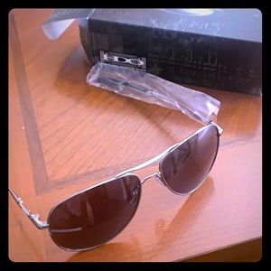 New Oakley aviator sunglasses